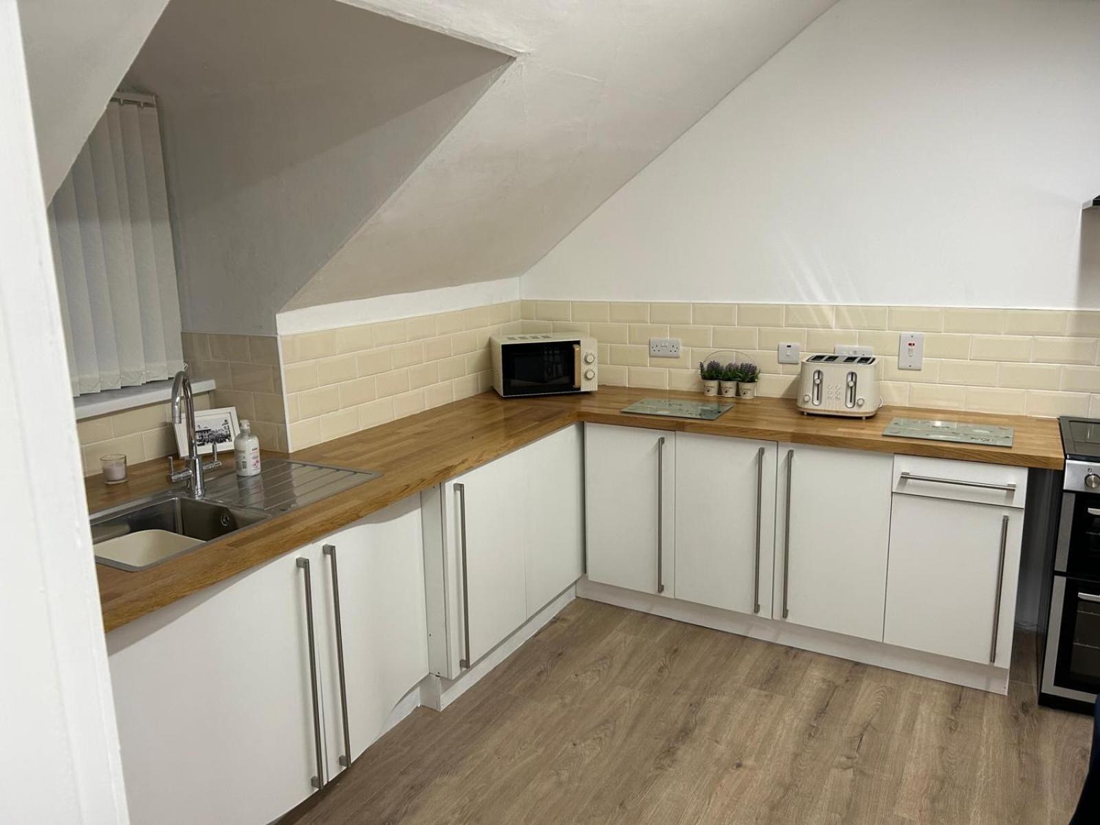 3 Bed Cozy Antrim Apartment With Great Views Exterior photo